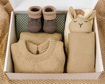Winter Baby Boho Gift Set,  Neutral Beige Newborn Outfit, Newborn Gift Box, Baby Shower Gift, Coming Home Set (3–6M)