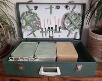 Vintage Picnic Set by Brexton.