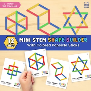Puede incluir: Un conjunto de tarjetas de construcción de formas STEM en miniatura con palitos de helado de colores. La imagen muestra varias formas geométricas construidas con palitos de colores, junto con tarjetas que ilustran las instrucciones de construcción de formas. El texto en las tarjetas dice "Build a Shape".