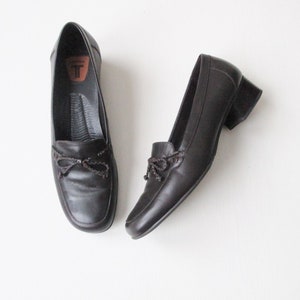 chunky loafers with tassels, brown leather pumps, vintage 90s shoes, preppy shoes, secretary librarian, womens 9 M