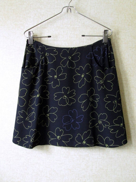 short skirt with pockets, navy blue floral short … - image 5