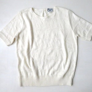 short sleeve sweater, cream beige tshirt pullover, boxy shape, minimalist style, vintage 80s clothing, women small