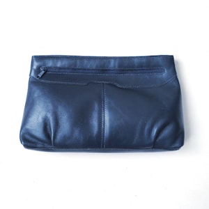 Vintage 80's dark navy blue leather clutch bag with pleated corners & zippered pocket on the front. Top zip opening, fabric lining with inside zip pocket.