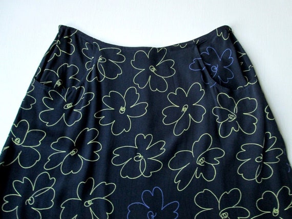 short skirt with pockets, navy blue floral short … - image 2