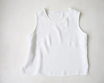 white tank top, sleeveless shell blouse, minimalist style, vintage 90s, women medium
