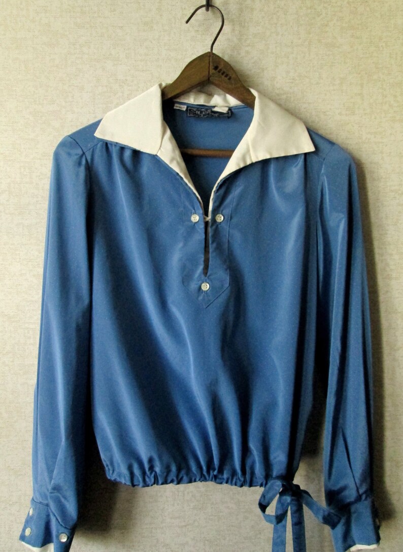 silky blue shirt ivory white contrast collar and cuffs long sleeves polyester vintage 70s women small St Gillian Kay Unger poet blouse