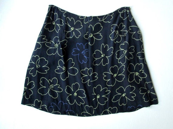 short skirt with pockets, navy blue floral short … - image 3