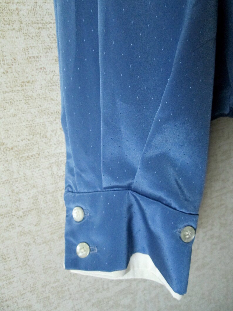 silky blue shirt ivory white contrast collar and cuffs long sleeves polyester vintage 70s women small St Gillian Kay Unger poet blouse