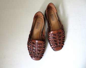 huarache sandals, brown woven leather flats, fisherman sandals, made in Brazil, vintage 90s, women 6 wide