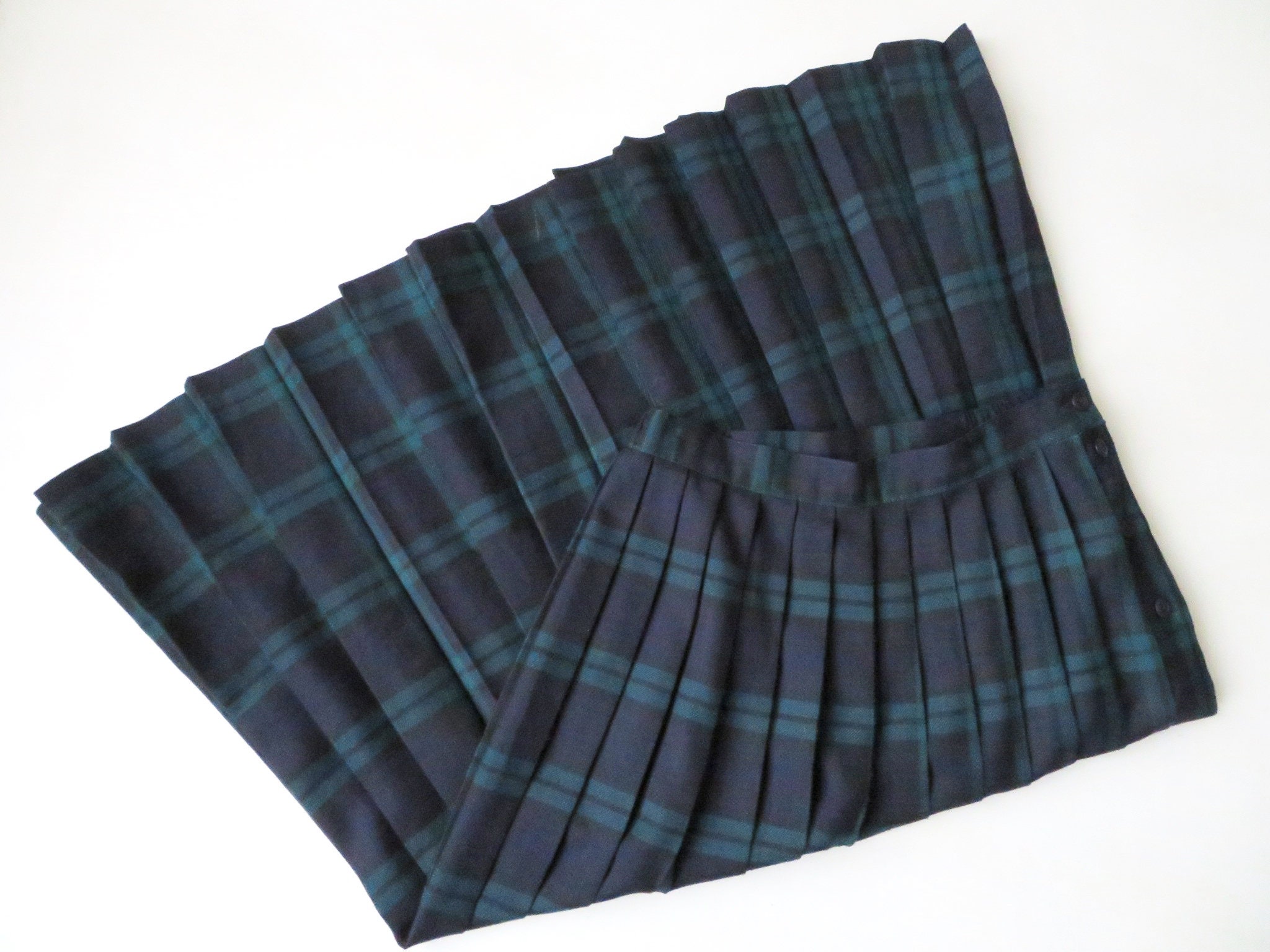 navy and green pleated skirt