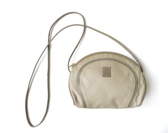 crossbody mini bag, taupe beige faux leather shoulder bag, classic minimalist style, passport travel bag, vintage 80s, Philippe Salvet