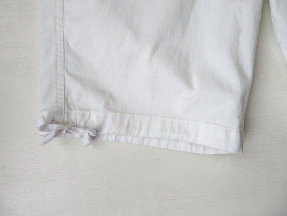 long white shorts with pockets, Bermuda length wi… - image 3