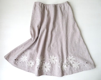 linen skirt with embroidered crewel flowers, elastic waist, natural fiber, minimalist style, vintage 90s clothing, women small medium