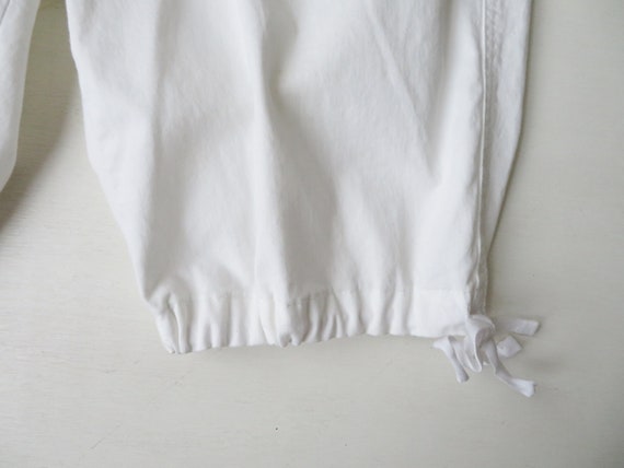 long white shorts with pockets, Bermuda length wi… - image 4