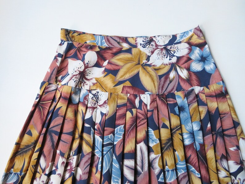 tropical print floral skirt, vintage clothing 90s navy blue brown gold, women small medium image 4