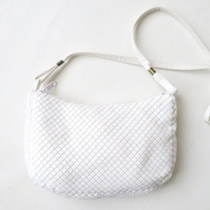 Vintage 70's 80's white plastic beaded tile bag with faux leather long shoulder strap. Soft, unstructured shape, top zipper opening & inside zippered pocket with fabric lining.