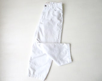 white jeans highwaisted, capri pants with pockets, vintage 90s clothing, women small medium
