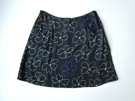 short skirt with pockets, navy blue floral short … - image 1