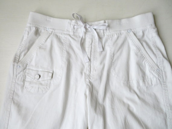 long white shorts with pockets, Bermuda length wi… - image 5