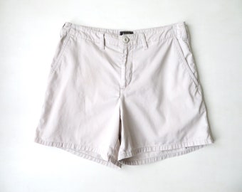 beige shorts with pockets, vintage 90s, boyfriend style field shorts, Bass clothing, womens small