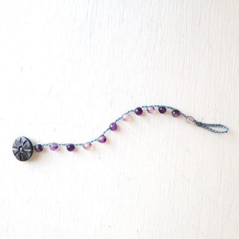 Amethyst Bracelet with Vintage Button - 7 inches long - Lavender image 4