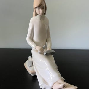 Zaphir Lladro Made in Spain ~ Woman Polishing Shoes Porcelain Figurine