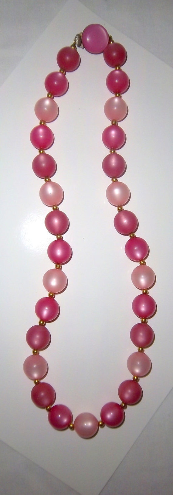 Stunning Vintage Shades of Pink Beaded Necklace