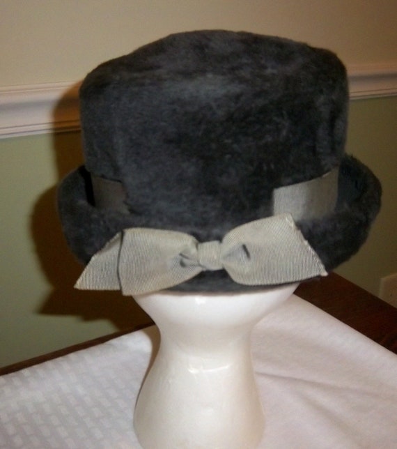 Rare Ladies Vintage May NY Duchess Italy Soft Faux Fur Gray  display picture 3