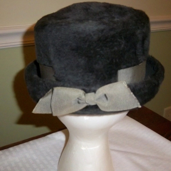 Rare Ladies Vintage May NY Duchess Italy  Soft Faux Fur Gray Hat