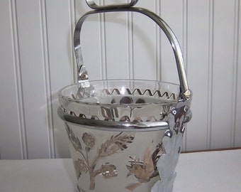 vintage Silver Satin Frosted Glass Glass Ice Bucket Footed Stand avec pinces plaquées argent