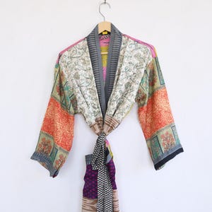 Återvunnet lapptäcke i sidenkimono, vintage sarijacka, etiskt mode