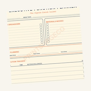 Op de afbeelding: Cr&egrave;mekleurige executive function planner met blauwe en oranje accenten. De planner bevat secties voor hoofdtaken, uitsplitsing, benodigde materialen, planning en uitvoeringstracking. Tekst bevat "Plan. Organiseer. Uitvoeren. Succes."