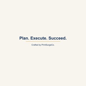 Op de afbeelding: Een cr&egrave;mekleurige achtergrond met de tekst "Plan. Execute. Succeed." in donkerblauw. Daaronder een dunne, horizontale gouden lijn. De tekst "Crafted by PrintSurgeCo." staat eronder in een kleinere lettergrootte.