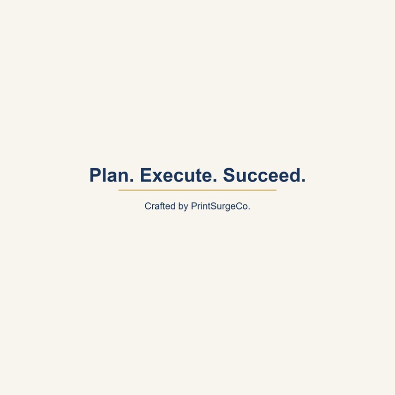 Op de afbeelding: Een cr&egrave;mekleurige achtergrond met de tekst "Plan. Execute. Succeed." in donkerblauw. Daaronder een dunne, horizontale gouden lijn. De tekst "Crafted by PrintSurgeCo." staat eronder in een kleinere lettergrootte.