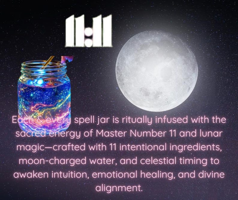 Puede incluir: Un tarro de hechizos con un dise&ntilde;o c&oacute;smico, con un l&iacute;quido azul y morado con una pajita, sobre un fondo estrellado y una luna llena. El texto dice "11:11" y describe el prop&oacute;sito del tarro.