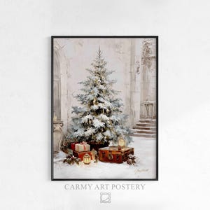 Può includere: Una stampa artistica incorniciata raffigura un albero di Natale innevato con ornamenti dorati. Regali avvolti rossi e marroni e lanterne sono alla base dell'albero. L'opera d'arte ha uno stile vintage e pittorico.
