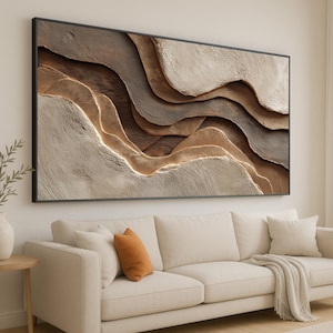Arte de parede em tela com camadas em tons terrosos, formas abstratas fluidas, decoração de parede em tons neutros de marrom e bege, design orgânico moderno, tela pronta para pendurar.