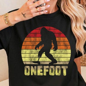 Funny Bigfoot Shirt - One Foot Amputee Humor Tee - Retro Sunset Sasquatch T-Shirt - Prosthetic Leg Graphic Gift