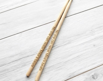 Baquetas personalizadas grabadas con láser. Regalo para banda de música, baterista o profesor de música. Regalo musical personalizado.