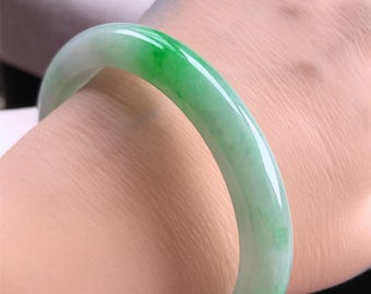 57.8 mm burmesischer Jadeit-Armband der Klasse A - Natürliches blassgrünes schwimmendes Jade-Armband