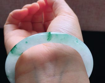 Bracelet jonc en jade fleurs flottantes glacées naturelles de 53 mm, élégants bijoux de bracelet en jade, cadeau d'anniversaire parfait pour maman, cadeau pour elle, cadeau d'anniversaire