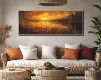 Puede incluir: Escena de salón con una pintura de paisaje que representa una puesta de sol sobre un lago. La pintura está sobre un sofá de mimbre con cojines naranjas y blancos. Mesas de centro de mimbre y una lámpara colgante tejida completan la cálida decoración.