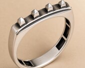 Pyramid Spike Tactile Fidget Ring — photo 1