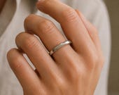 Minimal Conical Spike Fidget Ring — photo 2
