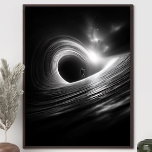 Può includere: Stampa artistica incorniciata in bianco e nero raffigurante una scena cosmica. Una figura solitaria si trova su una struttura a spirale, simile a un'onda, che conduce a una luce intensa. L'opera d'arte evoca un senso di spazio e meraviglia.