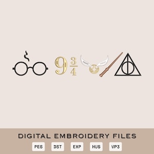 以下が含まれることがあります： 象徴的なシンボルが特徴のデジタル刺繍ファイル。黒いメガネ、金色の数字9 3/4、ゴールデンスニッチ、杖、黒い死の秘宝のシンボルが含まれています。「DIGITAL EMBROIDERY FILES」というテキストが下にあります。