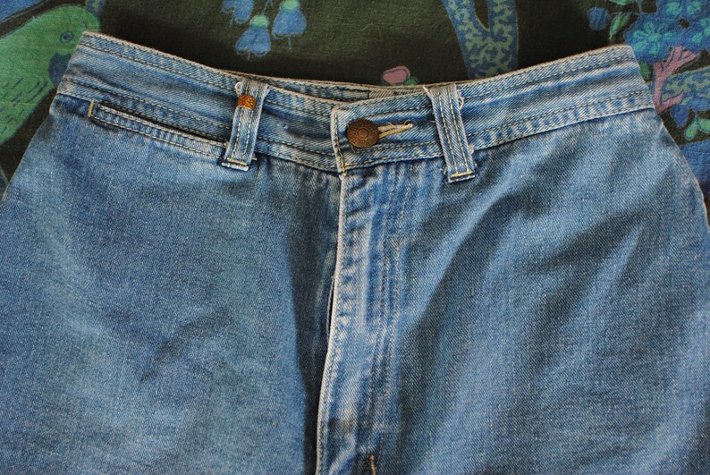 Vintage 70s 60s embroidered denim shorts cut off bon bon bon shorts medium denim leaf print pockets high waist high rise