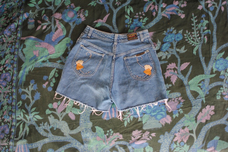 Vintage 70s 60s embroidered denim shorts cut off bon bon bon shorts medium denim leaf print pockets high waist high rise