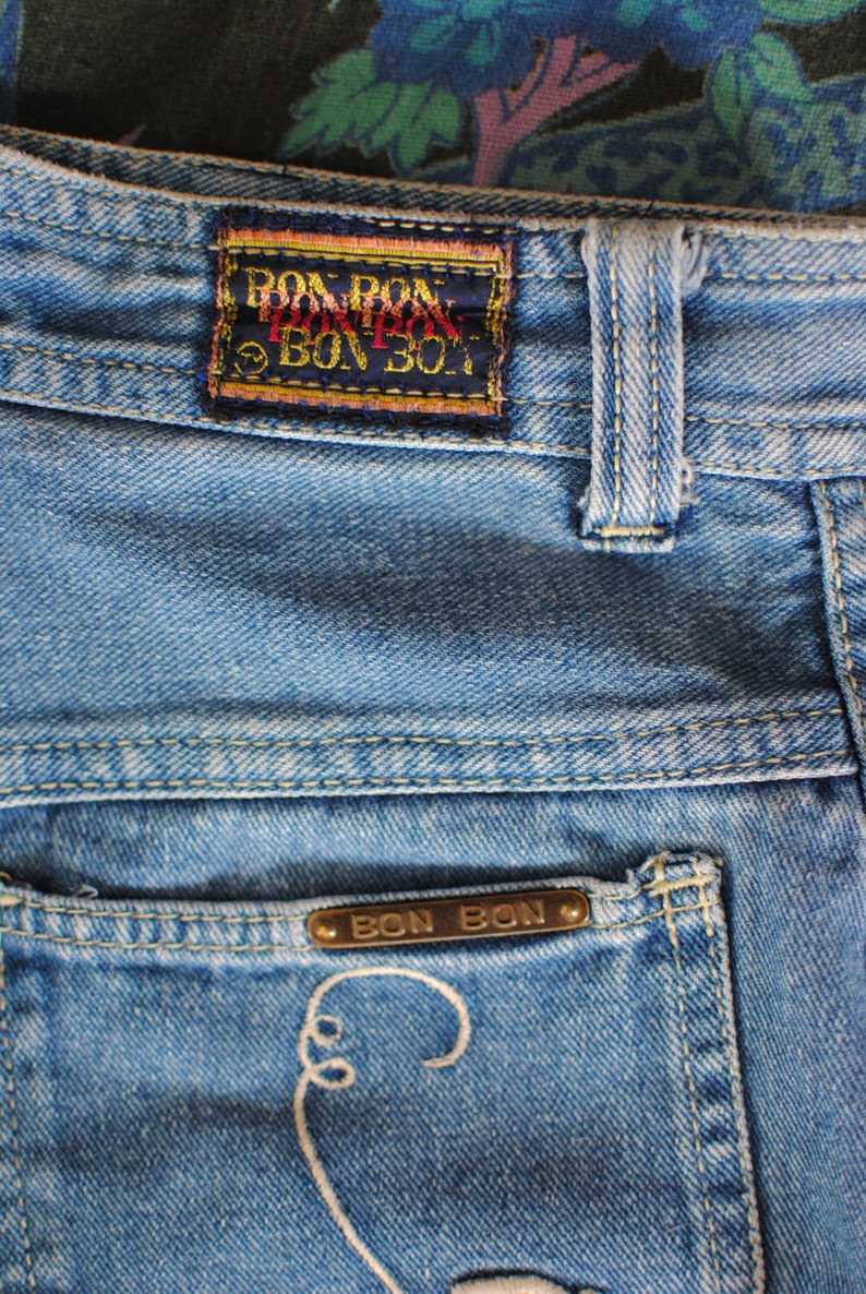 Vintage 70s 60s embroidered denim shorts cut off bon bon bon shorts medium denim leaf print pockets high waist high rise