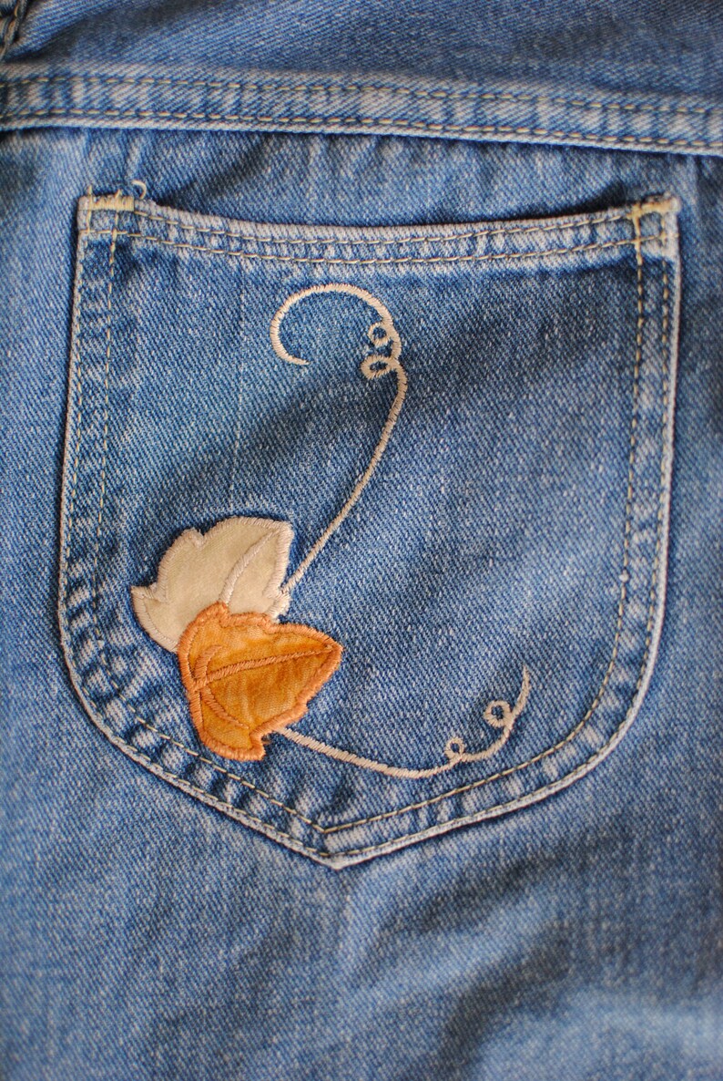 Vintage 70s 60s embroidered denim shorts cut off bon bon bon shorts medium denim leaf print pockets high waist high rise